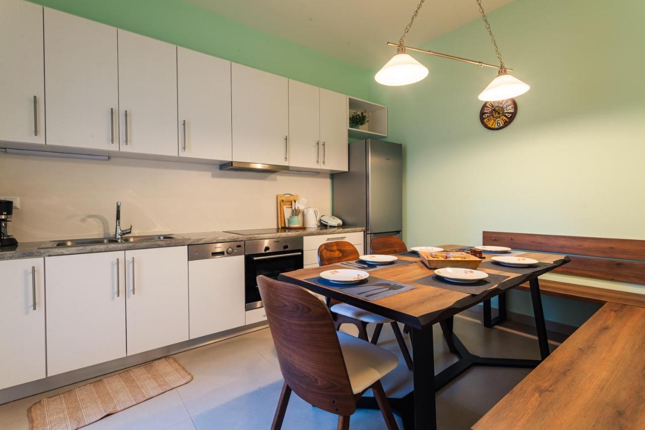 Apartament Upscale Modern Escape In The Historic Center Kalamata Zewnętrze zdjęcie